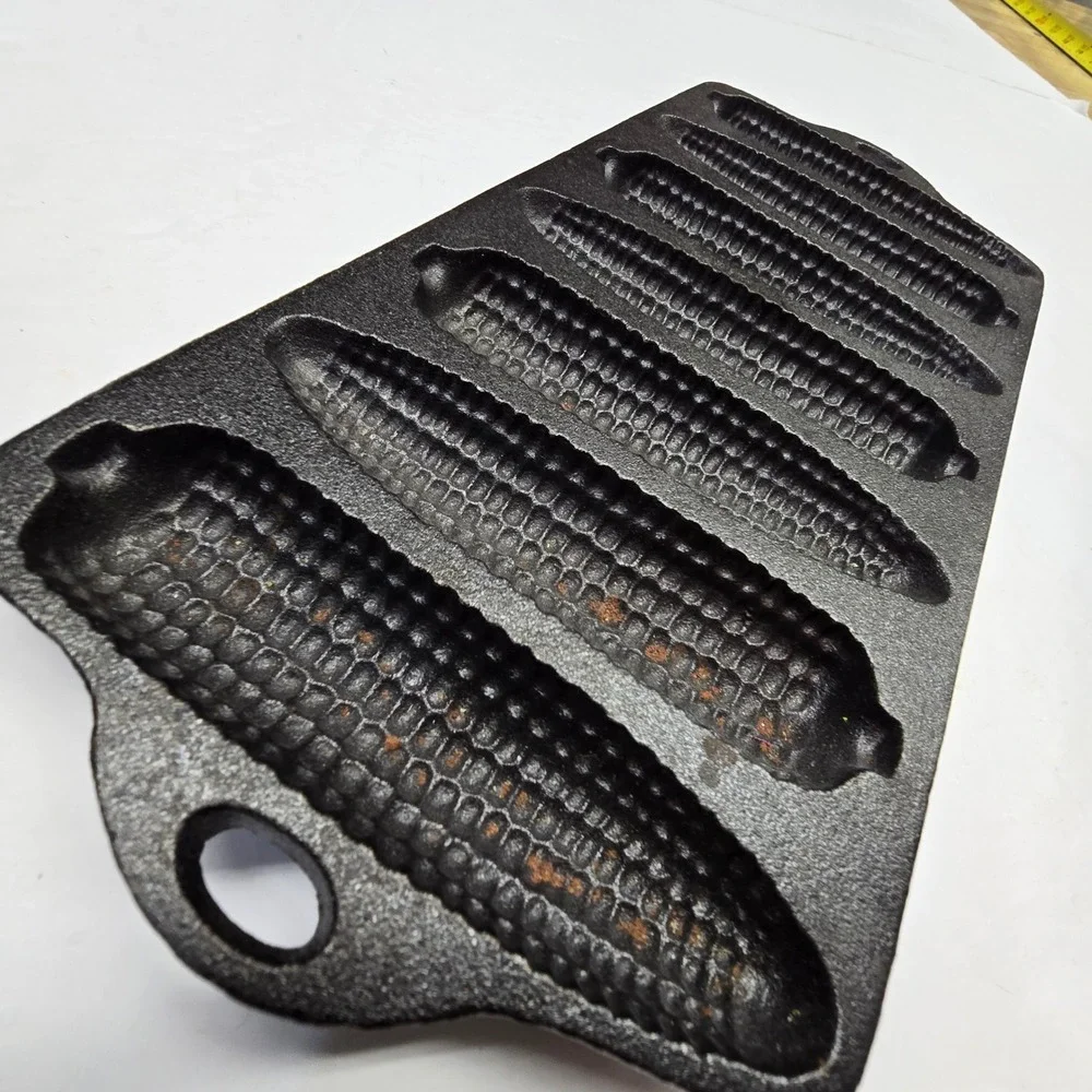 Vintage Old Mountain Cornbread Pan Black Cast Iron 7 Slot Cornstick Mold Kitchen